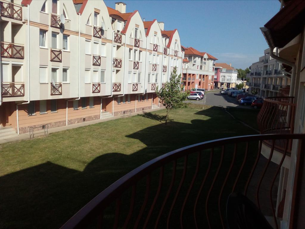 Gobe Apartman Hajduszoboszlo Exterior photo