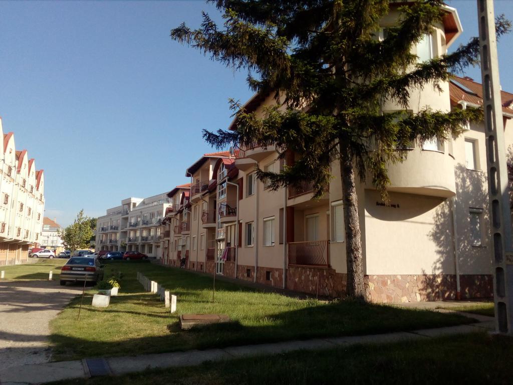 Gobe Apartman Hajduszoboszlo Exterior photo