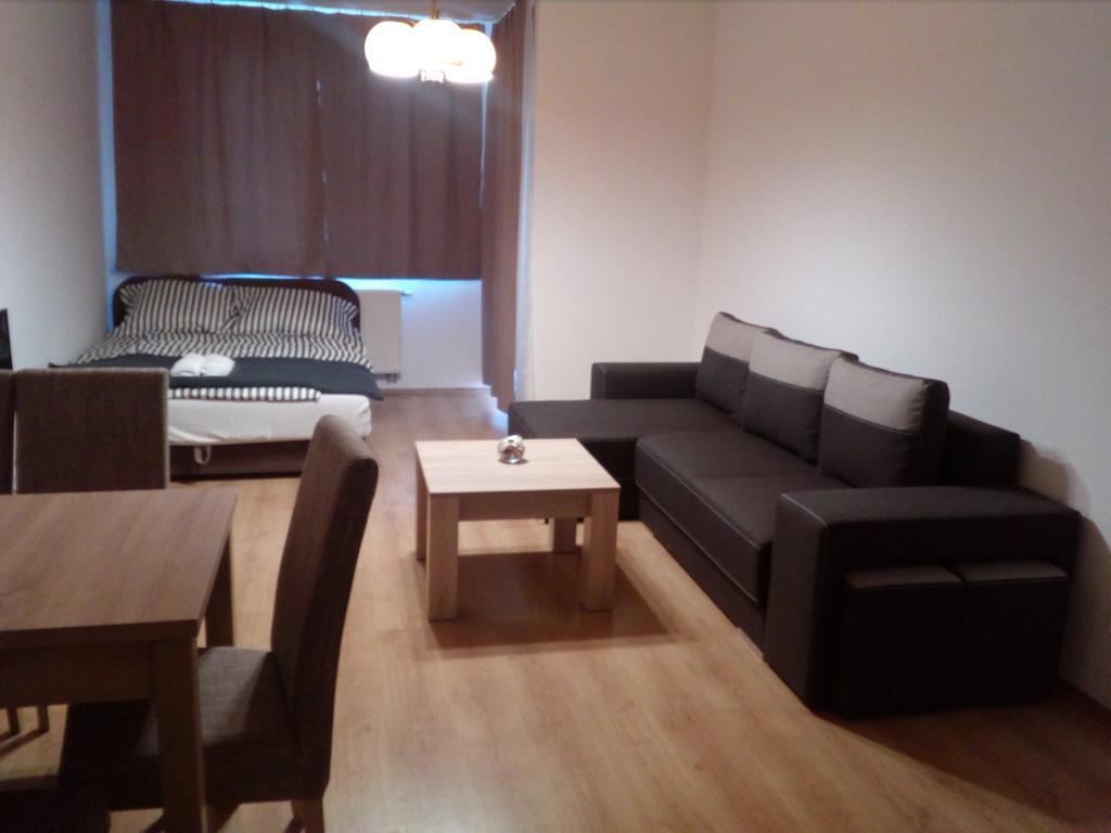 Gobe Apartman Hajduszoboszlo Exterior photo