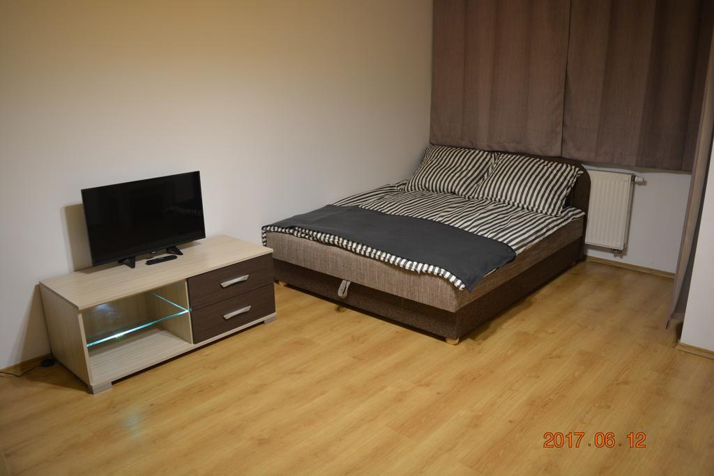 Gobe Apartman Hajduszoboszlo Exterior photo